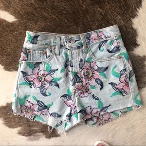 Levi’s High Rise Short
